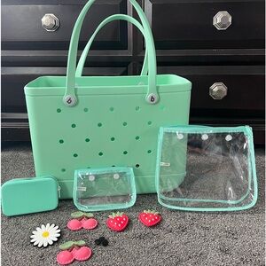 Bogg Bag XL Original color: Seafoam. Includes everything shown in cover photo.